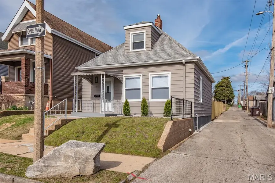 4533 Ray Avenue, Saint Louis, MO 63116 - #2