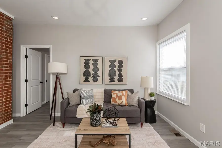 4533 Ray Avenue, Saint Louis, MO 63116 - #3