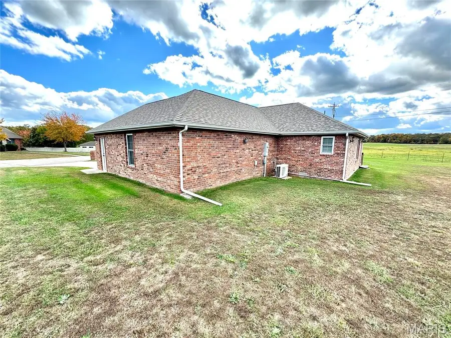 2206 Cherry Blossom Cir. Circle, Lebanon, MO 65536 - #3