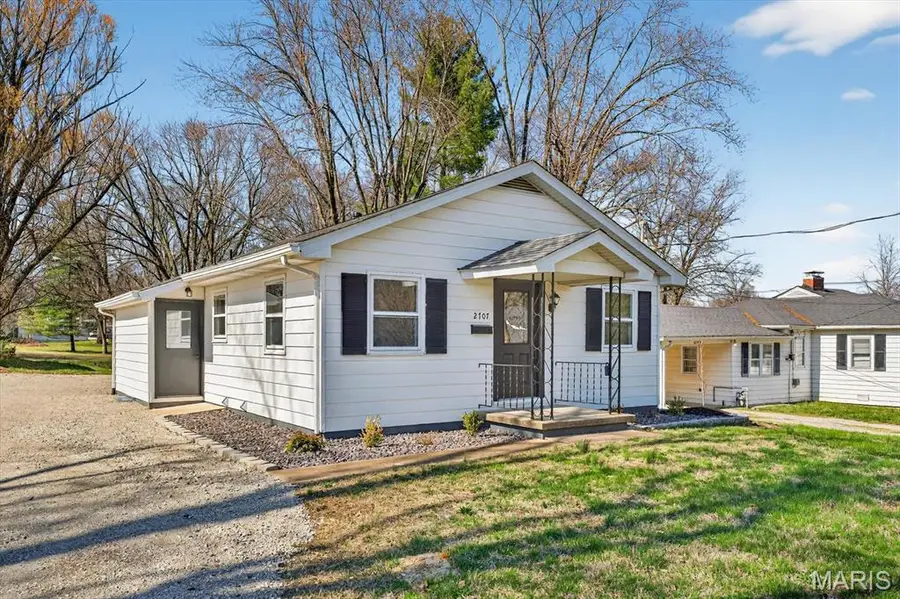 2707 E Main Street, Belleville, IL 62221 - #2