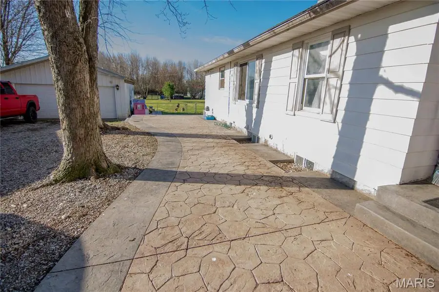 710 E 1700 Avenue, Vandalia, IL 62471 - #3