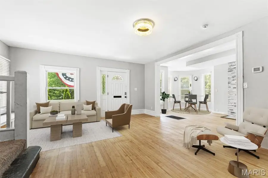 5829 Bartmer Avenue, Saint Louis, MO 63112 - #3