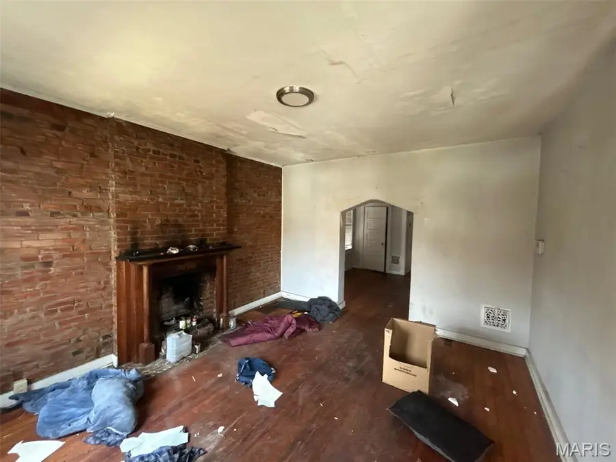 4635 Oregon Avenue, Saint Louis, MO 63111 - #3