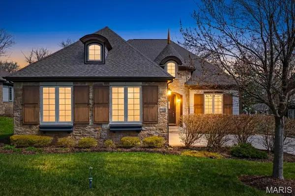 718 Woods Of Ladue Lane, St Louis, MO 63124