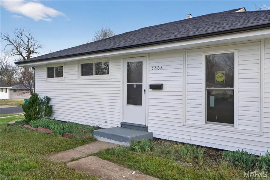 5662 Parchester Drive, Normandy, MO 63121 - #2