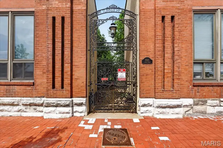 1523 S 10th Street #215, Saint Louis, MO 63104 - #3