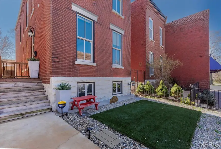 2348 Hickory Street, Saint Louis, MO 63104 - #2