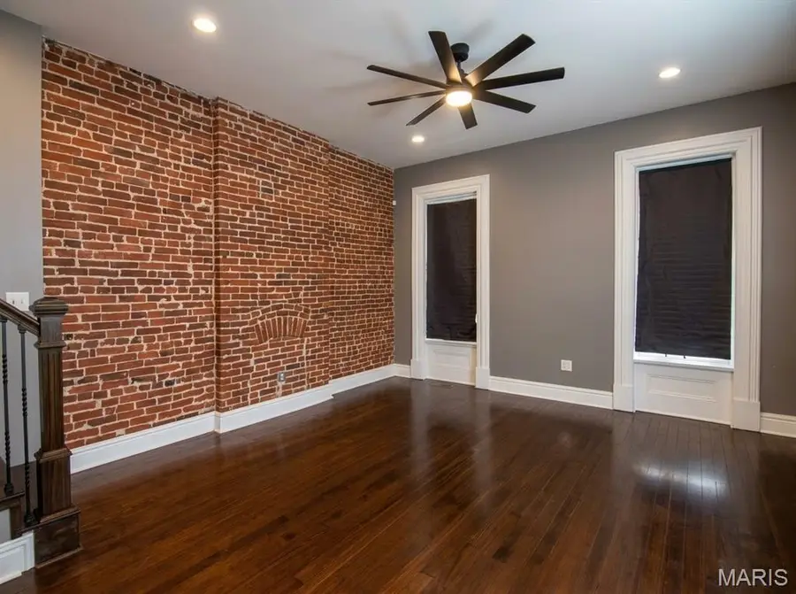 2827 Oregon Avenue, Saint Louis, MO 63118 - #3