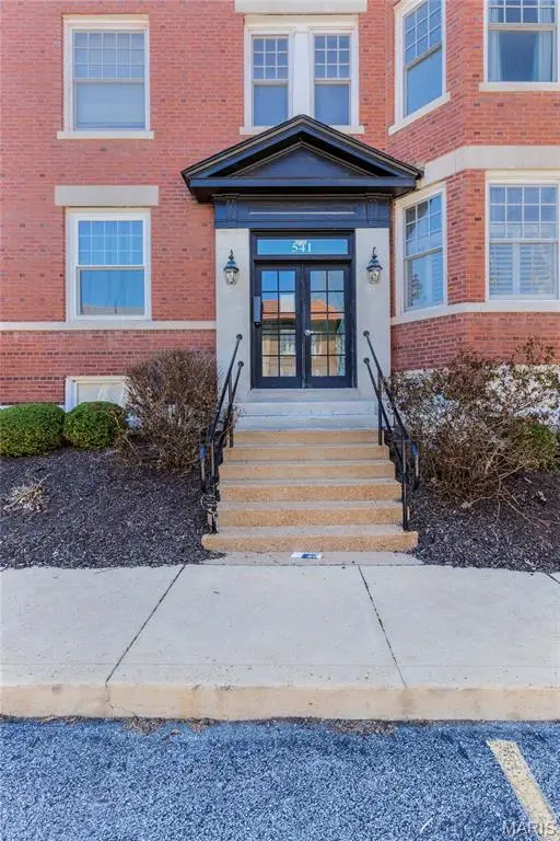 541 Rosedale Avenue #202, Saint Louis, MO 63112 - #3
