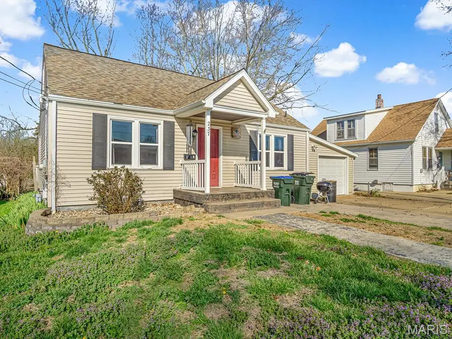 237 N Moore Street, Waterloo, IL 62298 - #2