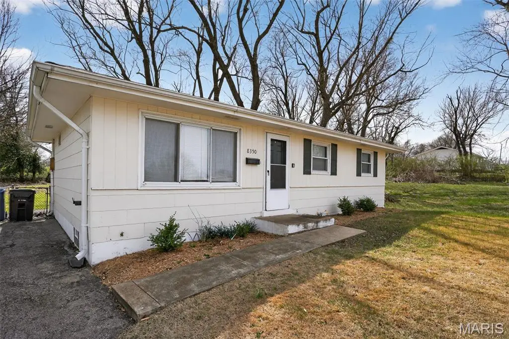 8350 Hill Avenue, Saint Louis, MO 63121 - #1