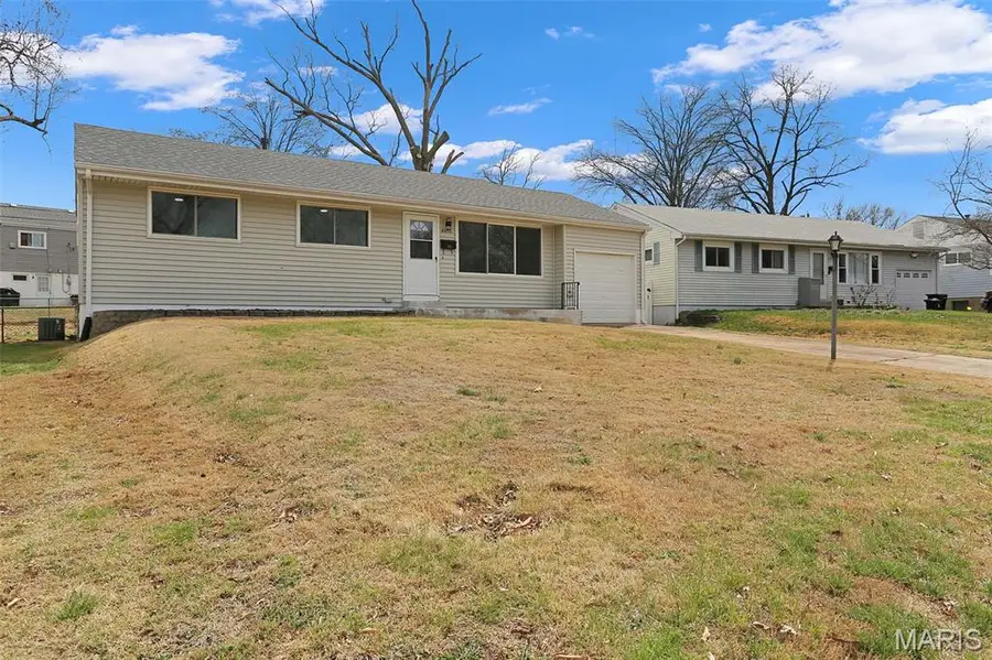8210 Marvale Lane, Saint Louis, MO 63123 - #2
