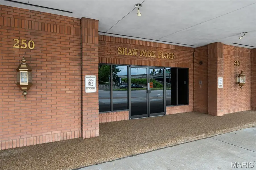 250 S Brentwood Boulevard #1F, Clayton, MO 63105 - #2