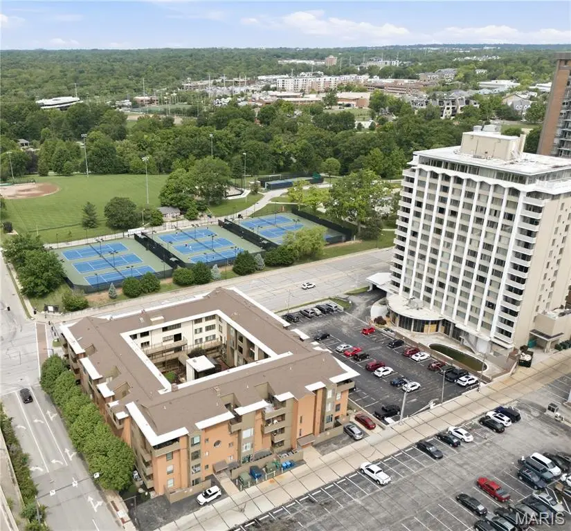 250 S Brentwood Boulevard #1F, Clayton, MO 63105 - #3
