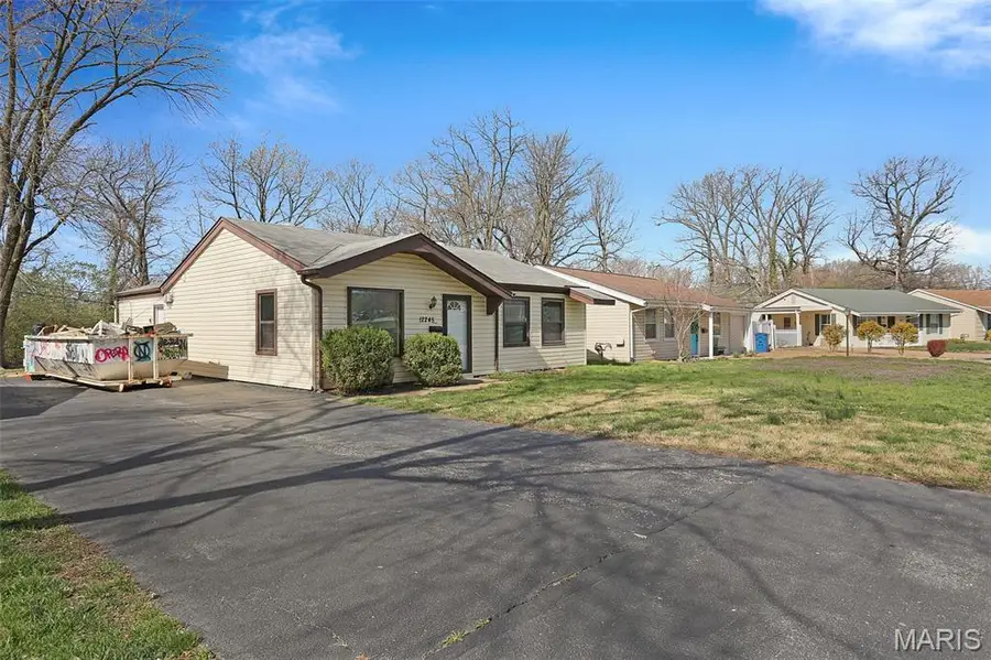 12245 Bennington Place, Maryland Heights, MO 63043 - #3