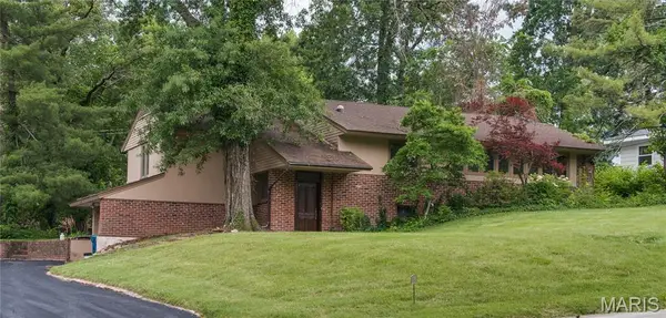14 Tealwood Drive, Creve Coeur, MO 63141