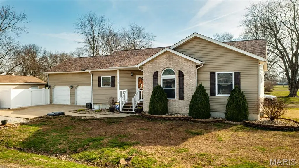 922 S Edwardsville Street, Staunton, IL 62088 - #1