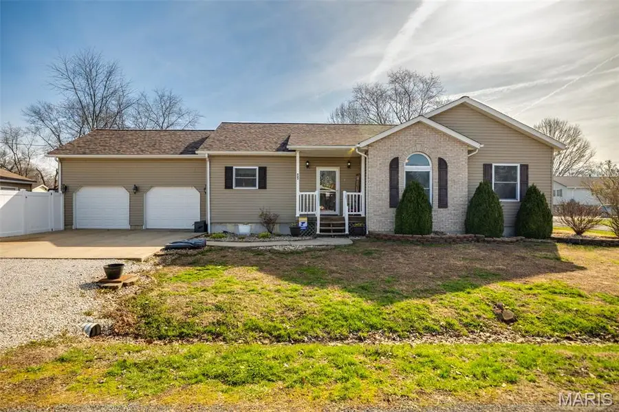 922 S Edwardsville Street, Staunton, IL 62088 - #2