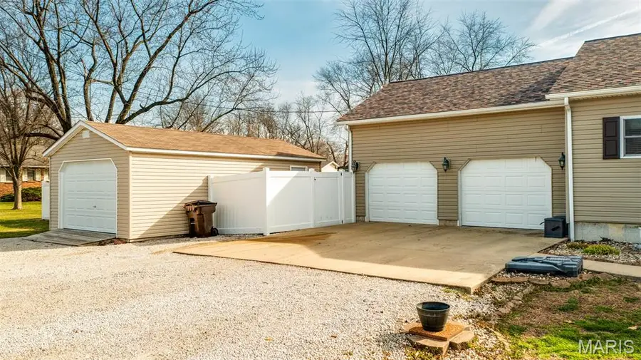 922 S Edwardsville Street, Staunton, IL 62088 - #3