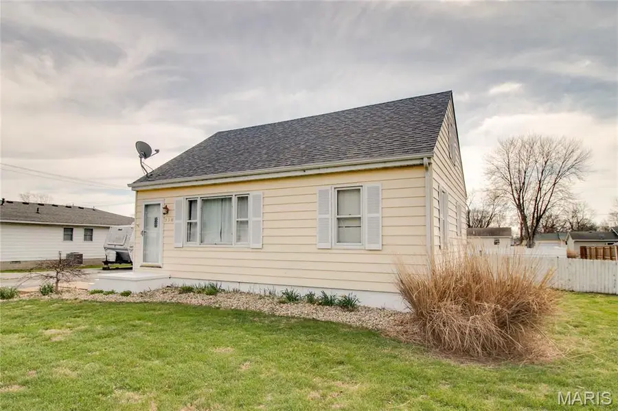 350 Woodland Avenue, Wood River, IL 62095 - #3