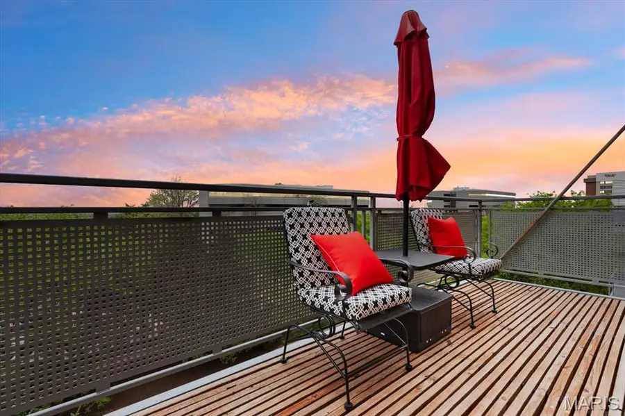 630 Emerson Road #404, Creve Coeur, MO 63141 - #2