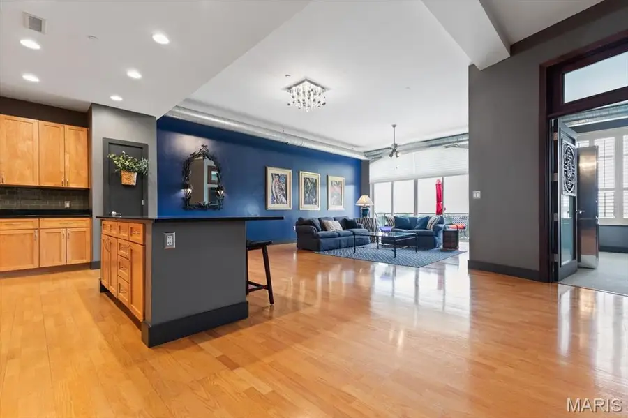 630 Emerson Road #404, Creve Coeur, MO 63141 - #3