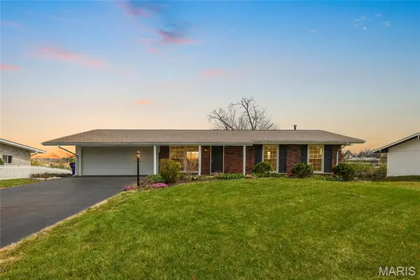 182 Meadowlark Drive, St Louis, MO 63146