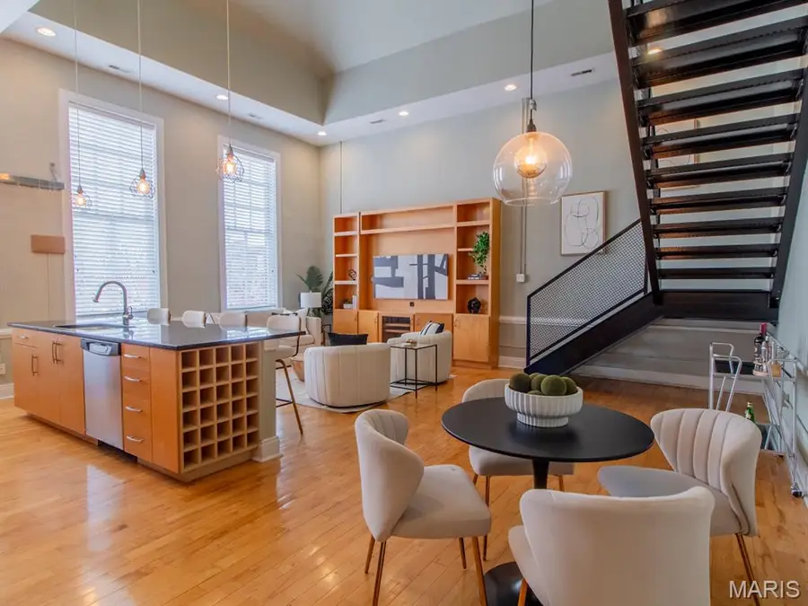 2216 Sidney Street #10, Saint Louis, MO 63104 - #3