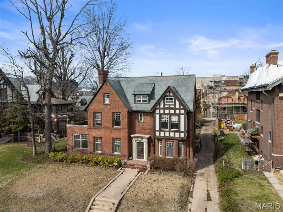 49 Kingsbury Place, Saint Louis, MO 63112 - #2