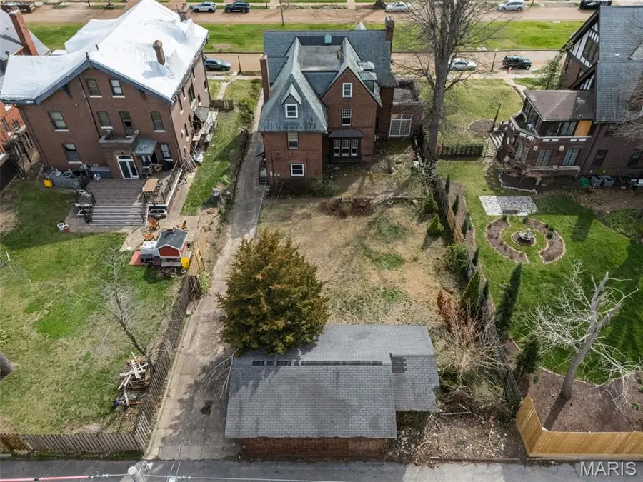 49 Kingsbury Place, Saint Louis, MO 63112 - #3