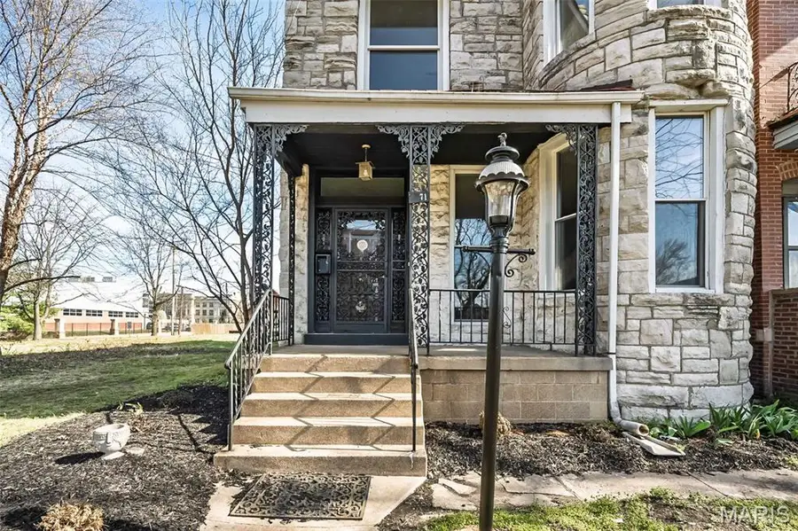 4371 W Belle Place, Saint Louis, MO 63108 - #3