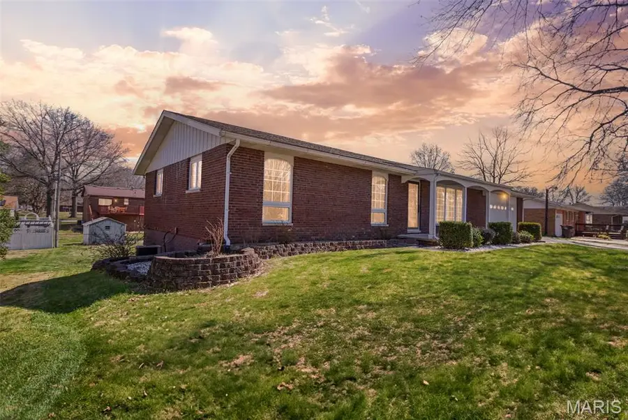 16 Lake Drive, Moro, IL 62067 - #2