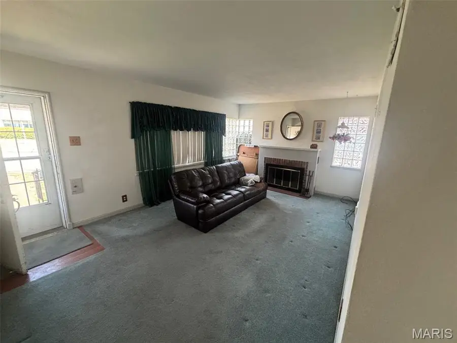 6414 Center Court, Saint Louis, MO 63116 - #2