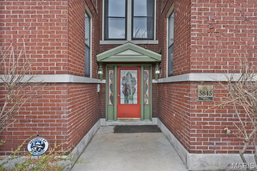 5845 Nina Place #2W, Saint Louis, MO 63112 - #2