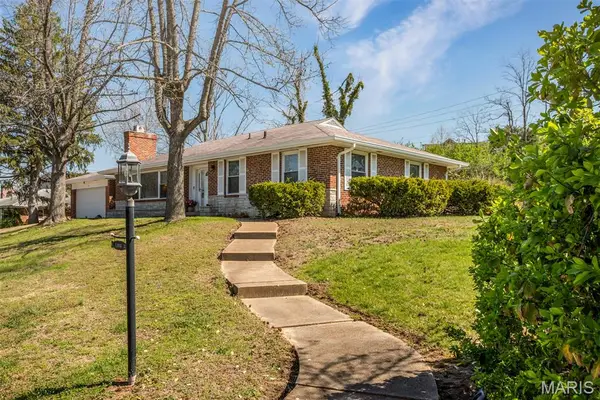 60 Flamingo Drive, Crestwood, MO 63123