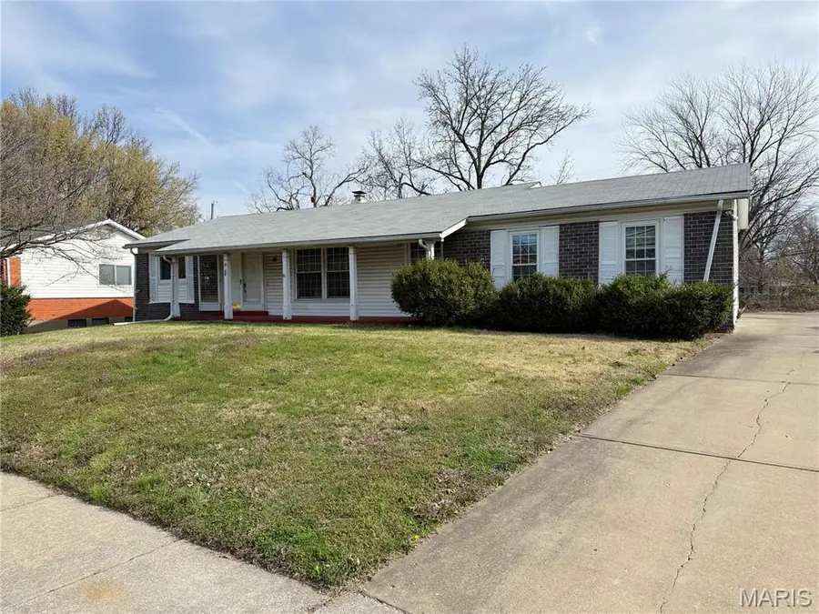 2910 Wellington Drive, Florissant, MO 63033 - #2