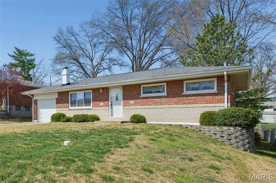 9835 Ridgely Lane, Saint Louis, MO 63123 - #2