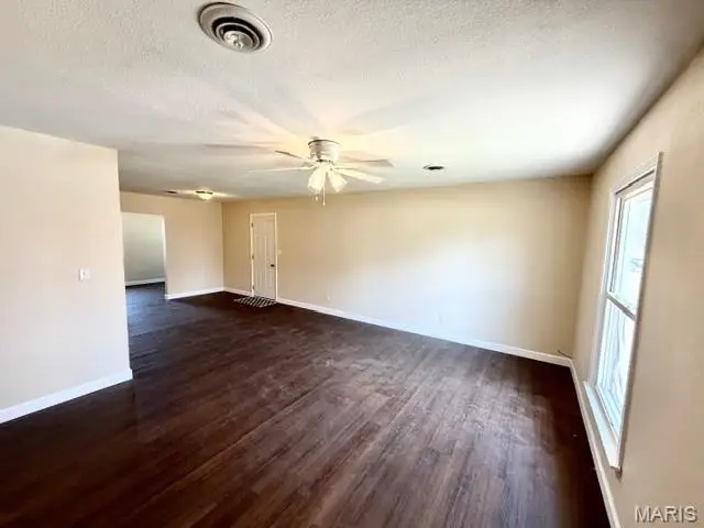 1063 Ravenwood Drive, Montgomery City, MO 63361 - #2