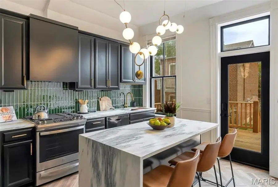 2432 Mcnair Avenue, Saint Louis, MO 63104 - #2