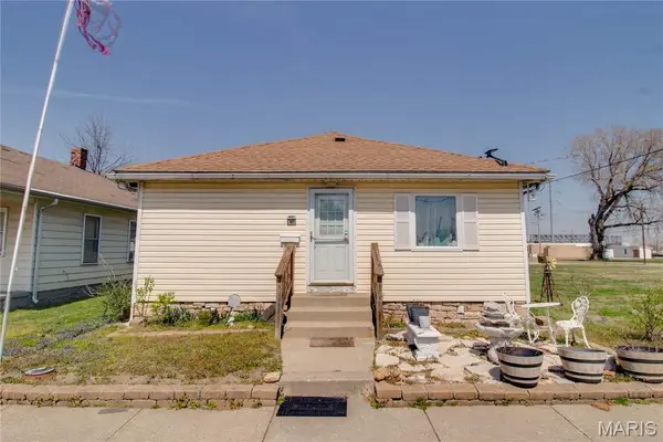 107 W Cherry Street, Hartford, IL 62048