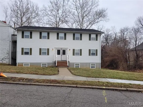 2705 College Avenue, Alton, IL 62002