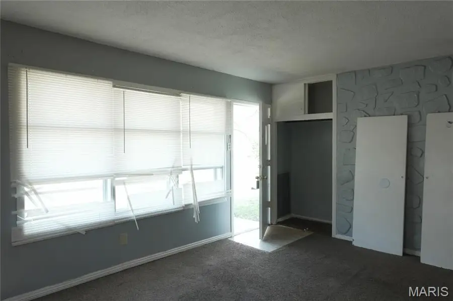 32 Agnes Drive, East Saint Louis, IL 62206 - #3