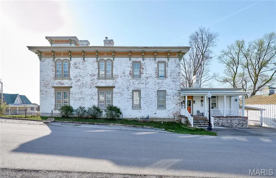 320 N Main Street, Louisiana, MO 63353 - #3