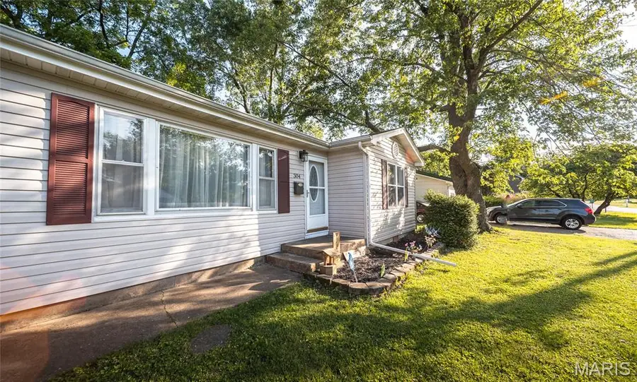 304 Monroe Street, Cuba, MO 65453 - #2