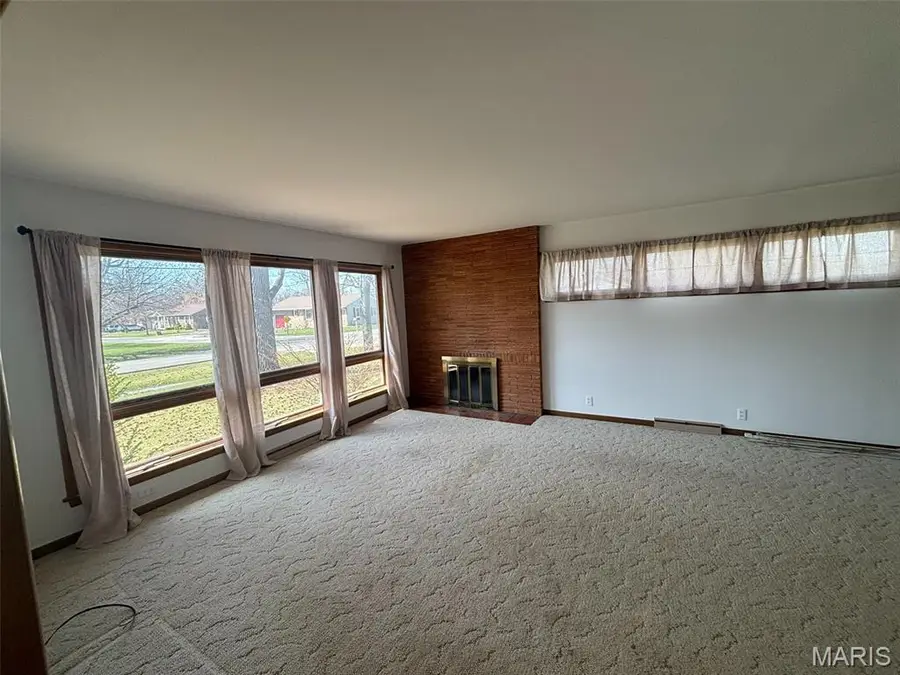 614 N Oak Street, Vandalia, MO 63382 - #2