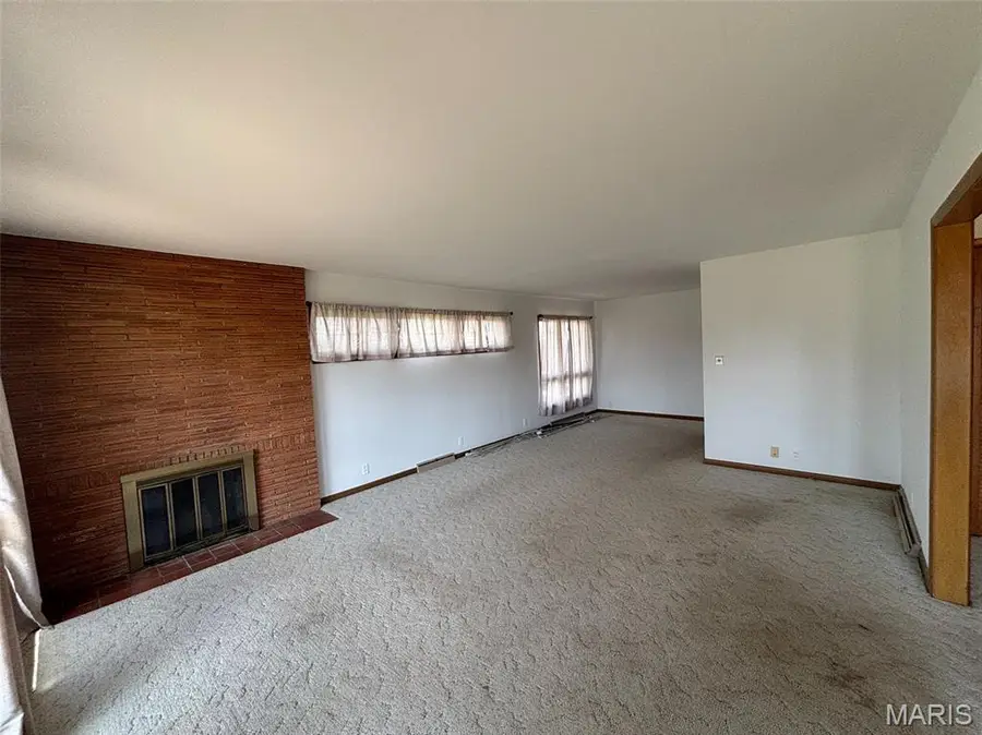 614 N Oak Street, Vandalia, MO 63382 - #3