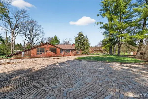 10 Vouga Lane, St Louis, MO 63131