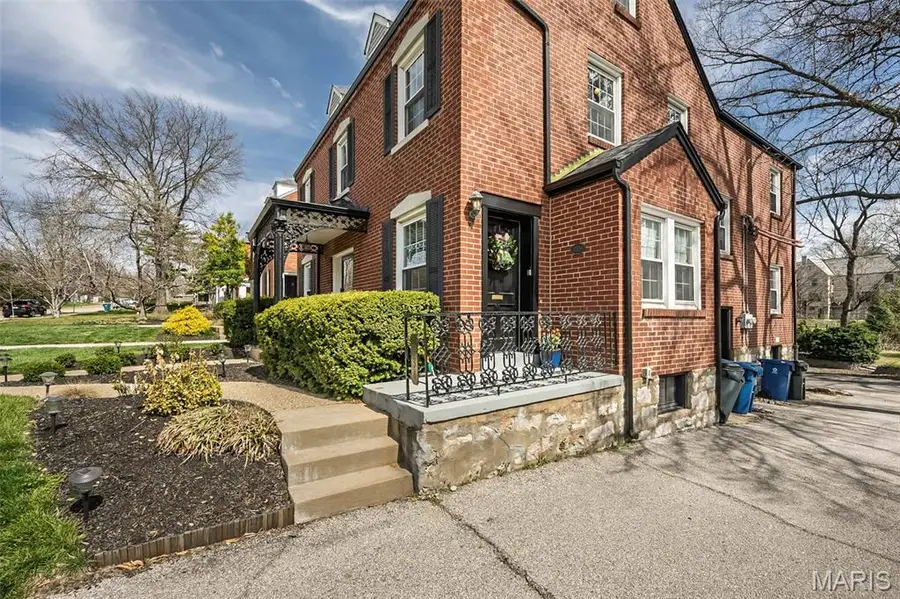 1034 E Linden Avenue, Richmond Heights, MO 63117 - #2