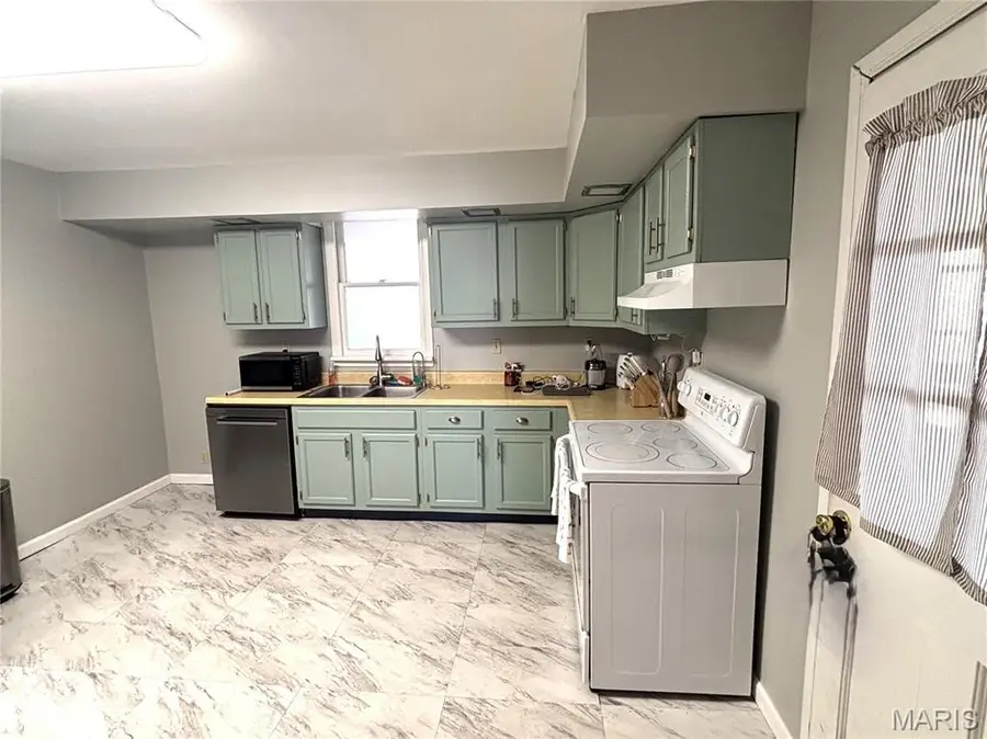 325 Prairie Street, Greenville, IL 62246 - #3