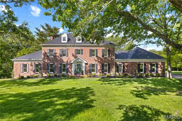 2 Delvin Court, Town and Country, MO 63141